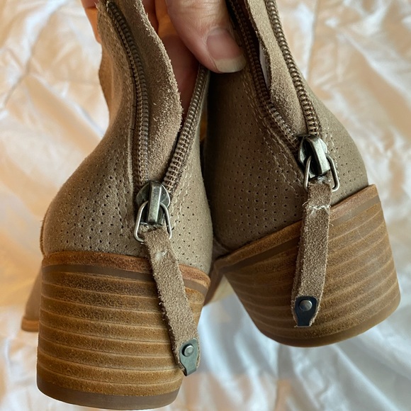 Dolce Vita- Suede Booties - Picture 5 of 6
